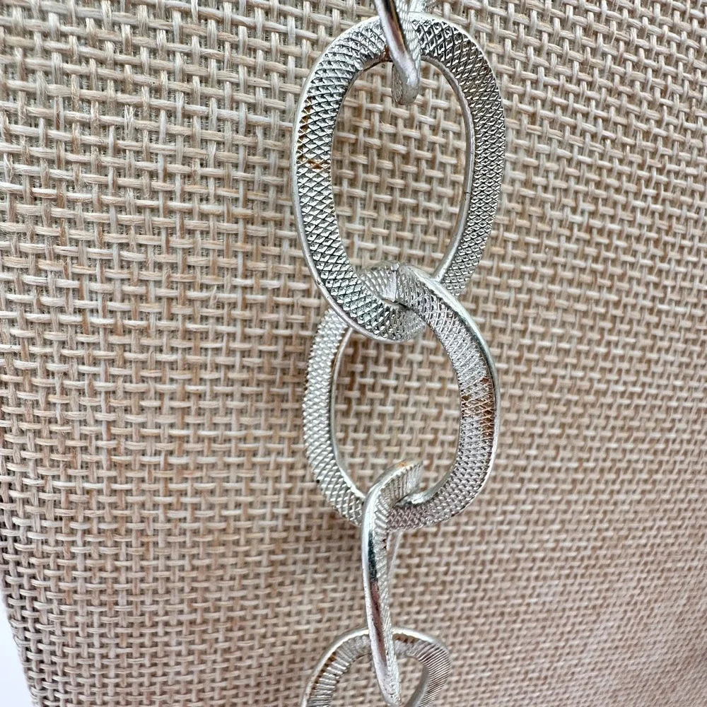 Vintage Y2K Silver Tone Textured Oval Link Chain Necklace 27